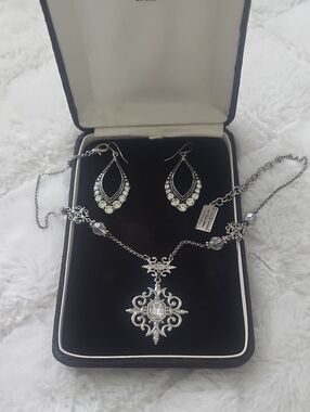My Flat in London Silver Filigree Pendant Necklace with Clear Stones